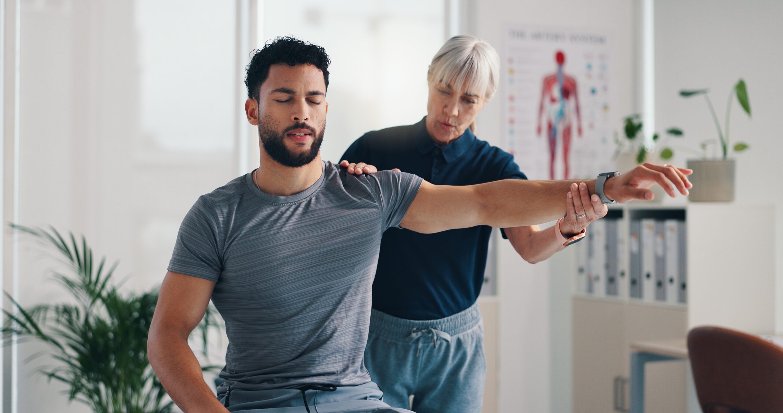 Stretch,Arm,,Physical,Therapy,And,Patient,At,Consultation,For,Problem,