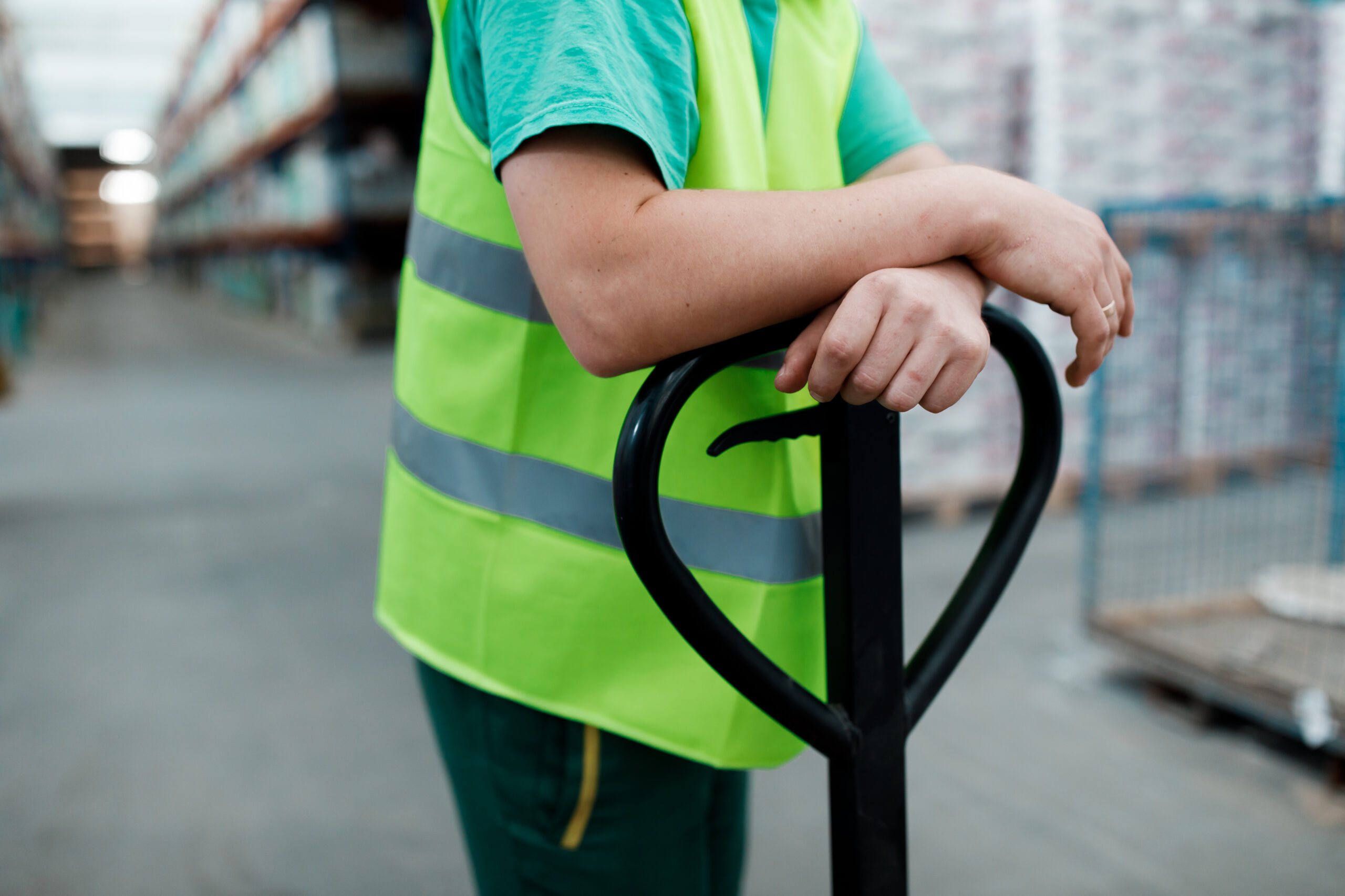 The,Worker,Checks,The,Warehouse