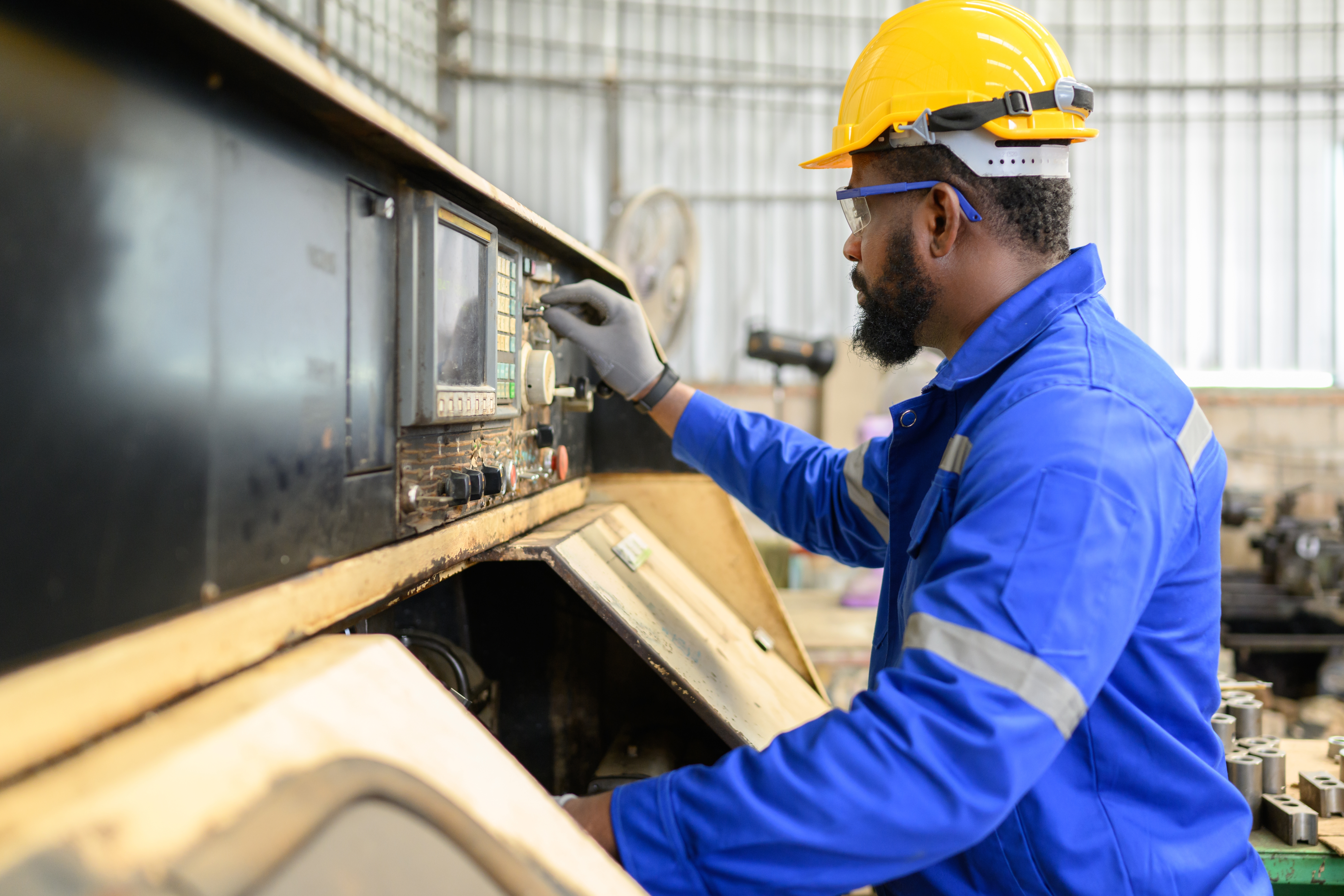 Hand,Accident,,Worker,With,Hand,Injury,From,Machine,Working.,Worker