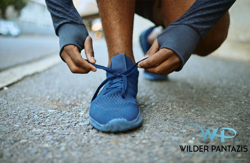 A runner tying his blue shoes